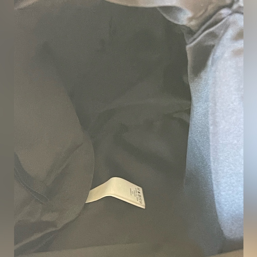 Lululemon All Night Festival Bag Vol 5L in Black /Gold - Picture 7 of 16
